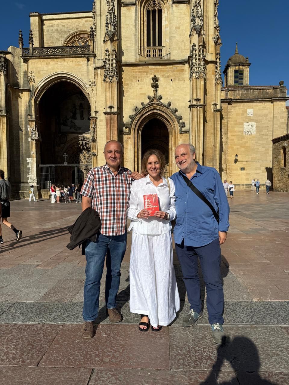 Autores de “Nadie nace en un cuerpo equivocado” envían un saludo a Padres Unidos