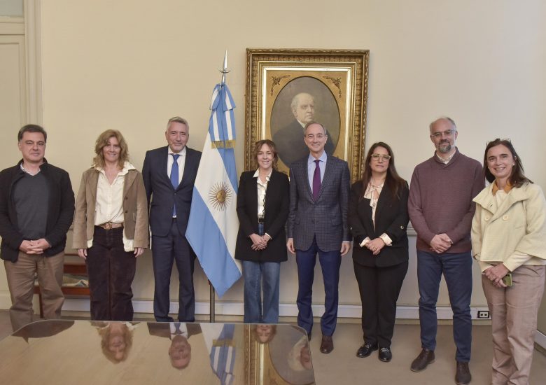 Reunión entre Padres Unidos y el Secretario de Educación Carlos Torrendell